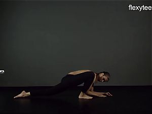 FlexyTeens - Zina flashes pliable naked body
